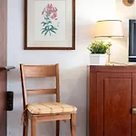 Semesterbostad Bright House With Patio By Conference Centre *