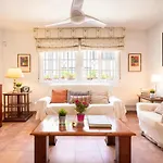 Bright House With Patio By Conference Centre *