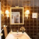 Bright House With Patio By Conference Centre *
