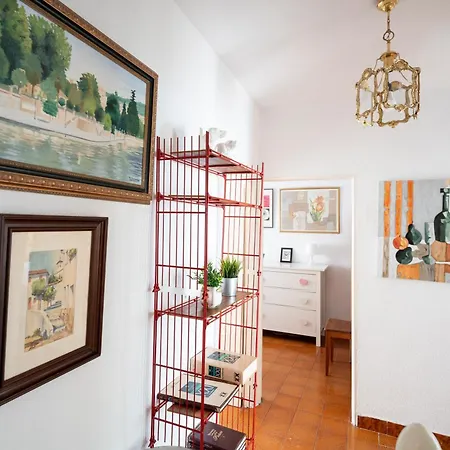 Bright House With Patio By Conference Centre 펜션 *