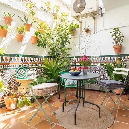 Bright House With Patio By Conference Centre 펜션 그라나다