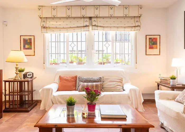 Bright House With Patio By Conference Centre *