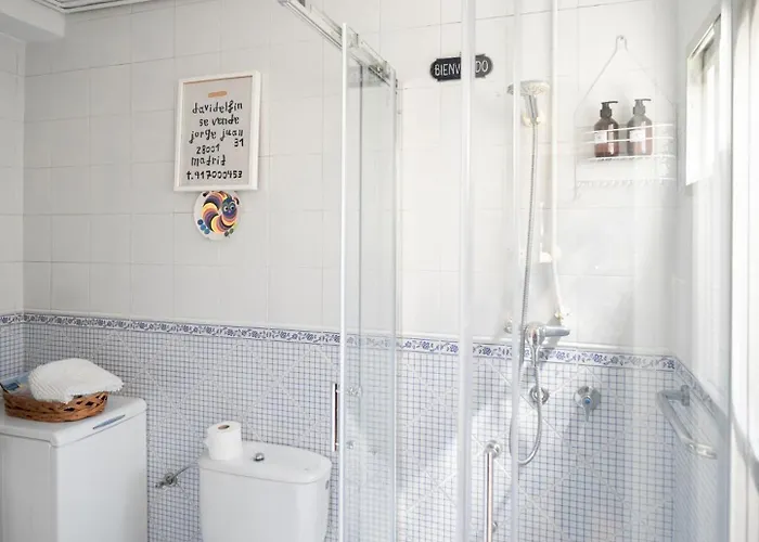 펜션 Bright House With Patio By Conference Centre *