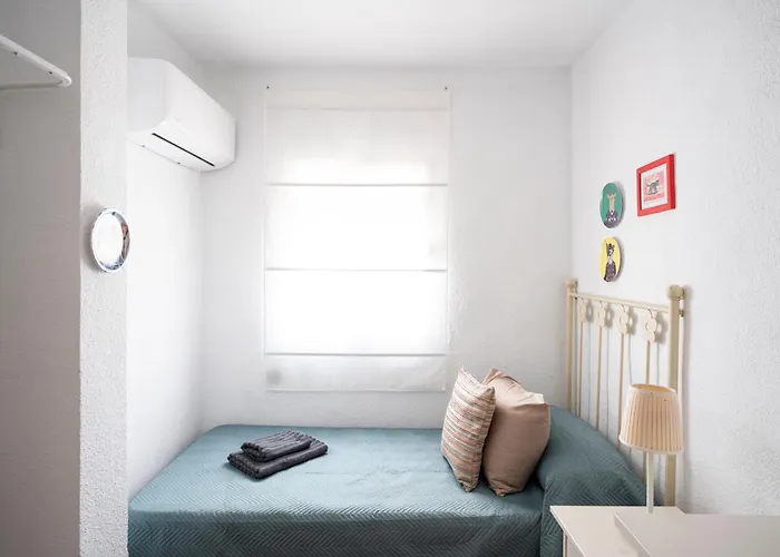 Bright House With Patio By Conference Centre 펜션 그라나다