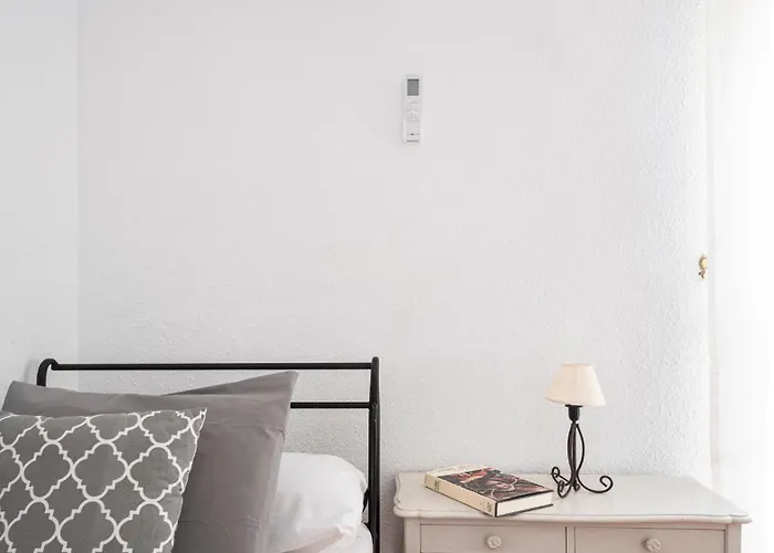 Bright House With Patio By Conference Centre 펜션 그라나다